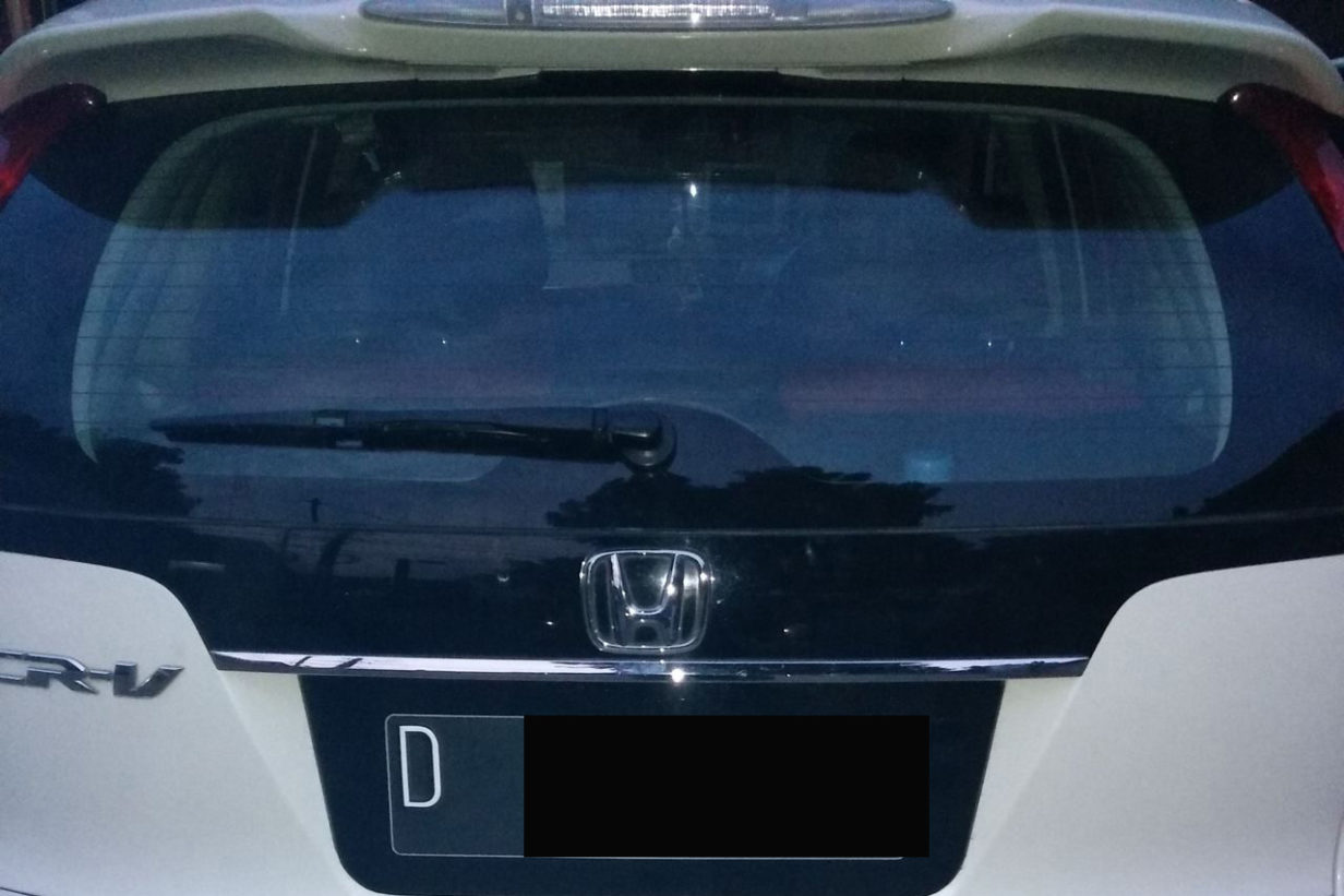 Pemasangan kaca mobil belakang Honda CRV